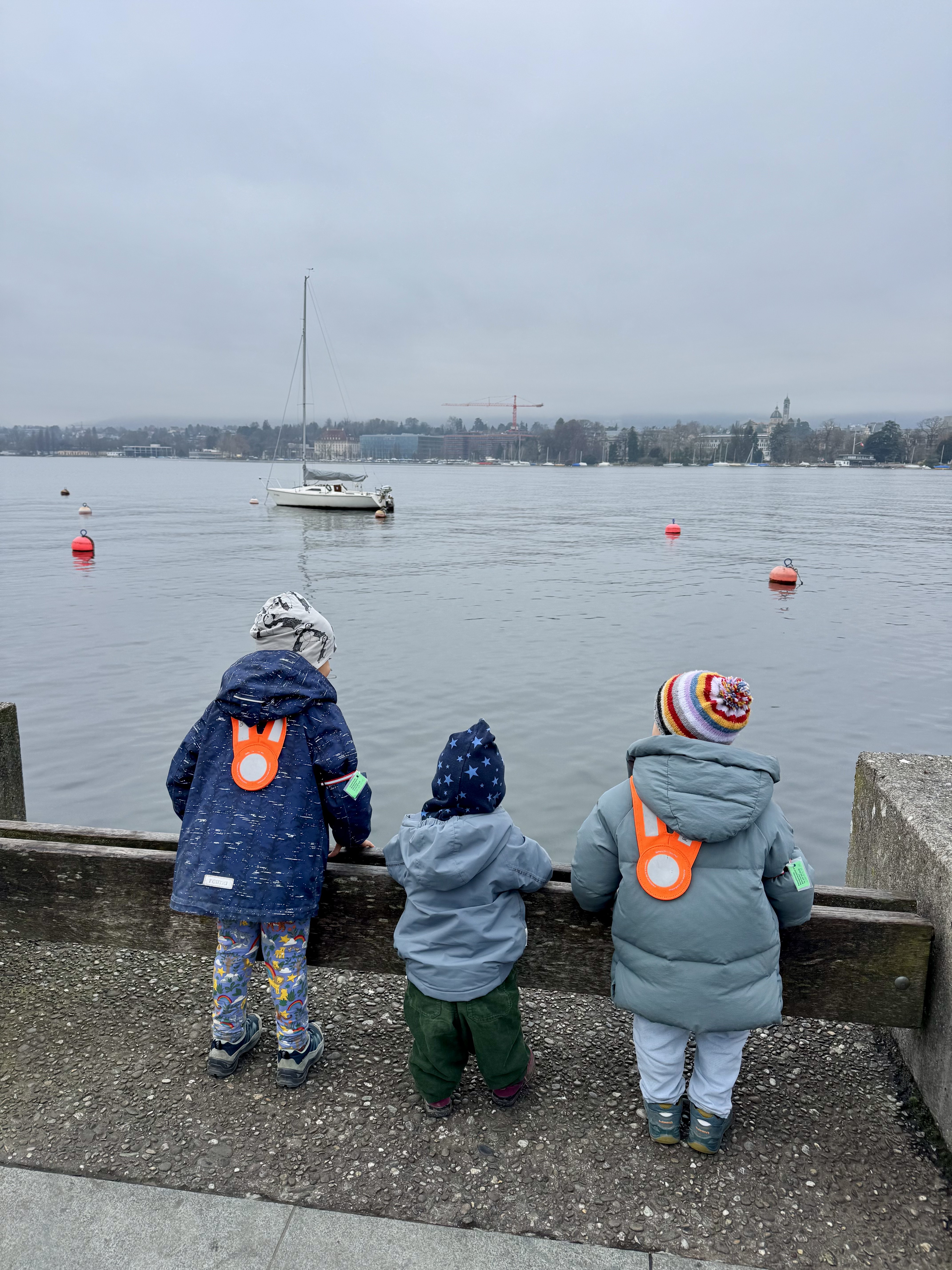 Kinder beim Lernen in der Kita